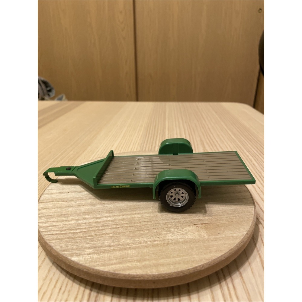 vintage ERTL 1:32 scale John Deere flatbed trailer for farm toys Plastic
